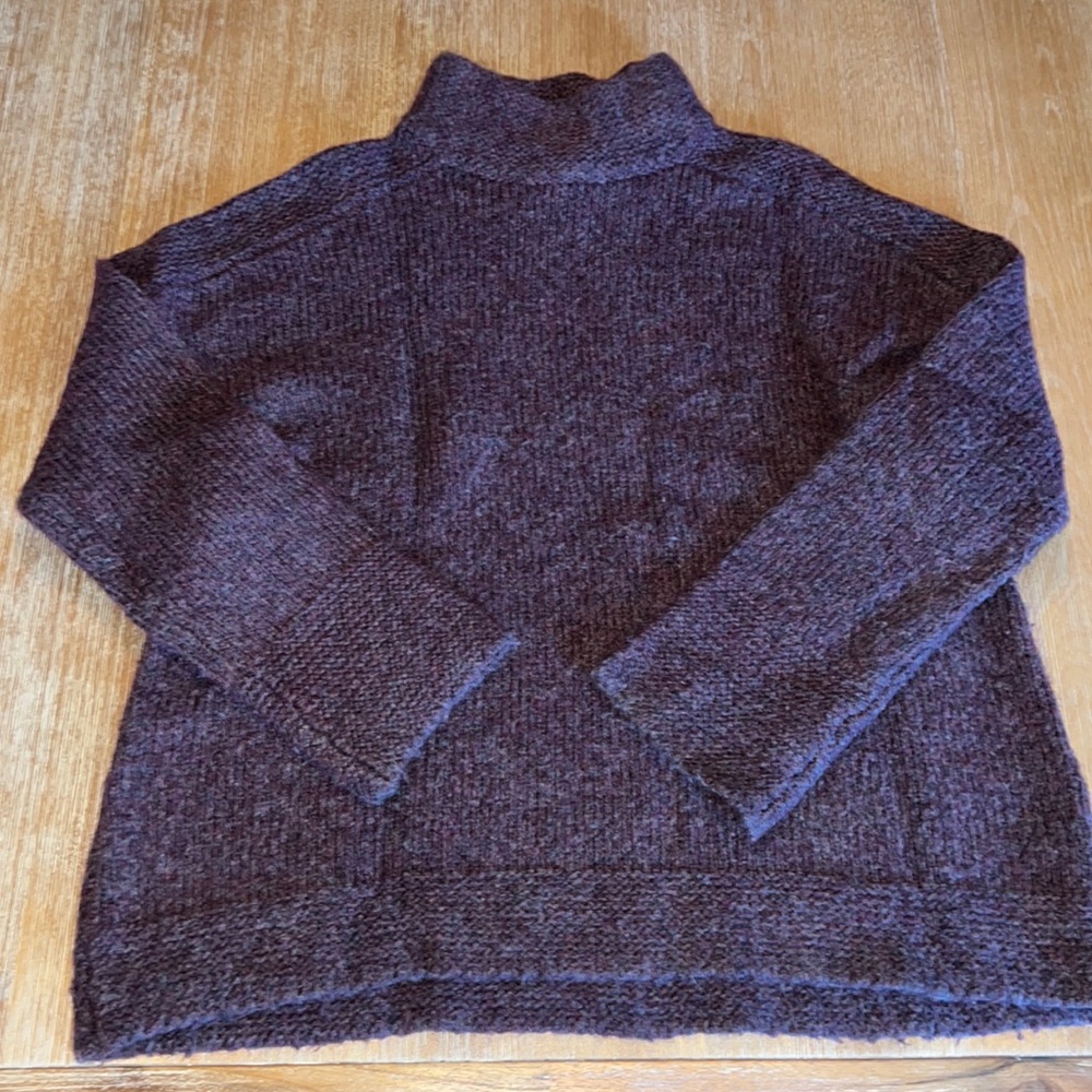 Nanette knit sweater. Size L. EUC.